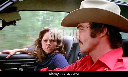 SMOKEY AND THE BANDIT 1978 Universal Pictures Film mit Burt Reynolds als Bo „The Bandit“ Darville und Sally Field als Carrie „Frog“ Stockfoto