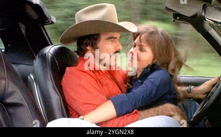 SMOKEY AND THE BANDIT 1978 Universal Pictures Film mit Burt Reynolds als Bo „The Bandit“ Darville und Sally Field als Carrie „Frog“ Stockfoto