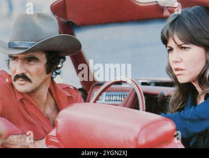 SMOKEY AND THE BANDIT 1978 Universal Pictures Film mit Burt Reynolds als Bo „The Bandit“ Darville und Sally Field als Carrie „Frog“ Stockfoto