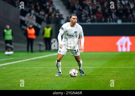 Frankfurt Am Main, Deutschland. November 2024. Nnamdi Collins (Eintracht Frankfurt, #34) am Ball, GER, Eintracht Frankfurt gegen SK Slavia Prag, Fussball, UEFA Europa League, 4. Spieltag, Spielzeit 2024/25, 07.11.2024. Foto: Eibner-Pressefoto/Florian Wiegand Credit: dpa/Alamy Live News Stockfoto