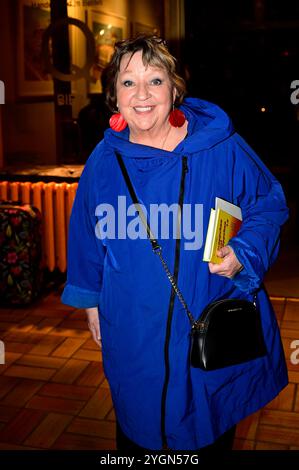 Angelika Mann bei der musikalisch-satirischen Buchpremiere Ostsüppchen bleibt Ostsüppchen 3,0 mit Dagmar Gelbke und Gästen in der Wabe. Berlin, 06.11.2024 *** Angelika Mann bei der musikalischen satirischen Buchpremiere Ostsüppchen bleibt Ostsüppchen 3 0 mit Dagmar Gelbke und Gästen bei Wabe Berlin, 06 11 2024 Foto:XM.xWehnertx/xFuturexImagex gelbke 4208 Stockfoto