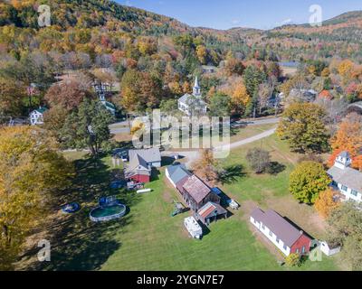 Luftaufnahme der kleinen Stadt royalton in vermont während der Herbstsaison usa Stockfoto