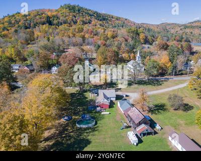 Luftaufnahme der kleinen Stadt royalton in vermont während der Herbstsaison usa Stockfoto