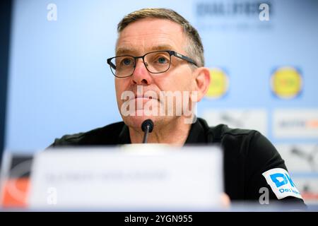 Mannheim, Deutschland. November 2024. Handball: Qualifikation zur Europameisterschaft, Deutschland - Schweiz, 2. Qualifikationsrunde, Gruppe 7, Spieltag 1, Trainer Alfred Gislason (Deutschland). Quelle: Marco Wolf/dpa/Alamy Live News Stockfoto