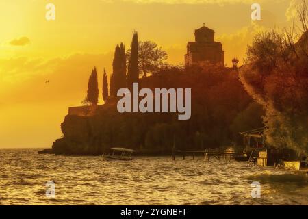 Ohrid, Nordmakedonien Kirche St. Blick auf John Kaneo und den Sonnenuntergang auf den See Stockfoto