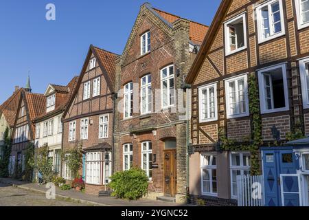 Historische umliegende Giebelhäuser in der Ohlingerstraße in der mittelalterlichen Altstadt Lüneburg, Hansestadt Lüneburg, Niedersachsen, Deutschland, Europ Stockfoto