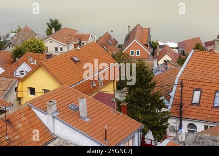Belgrad, Serbien Panoramaaussicht von Gardos, Zemun, mit Kirche und Donau im Sommer Stockfoto