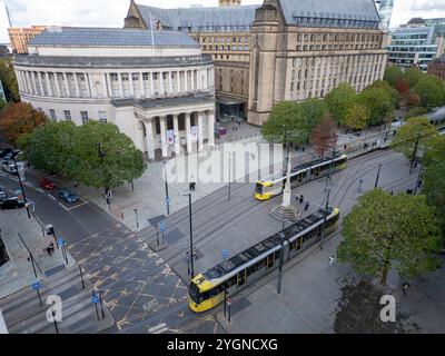 Manchester Central Library und Trams, England Stockfoto