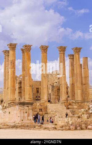 Jerash, Jordanien, 7. November 2022: Tempel der Artemis in der antiken römischen Stadt Gerasa, voreingestellter Tag Jarash, Asien Stockfoto