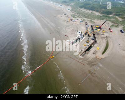 Verbindung eines Seekabels von einem Offshore-Windpark zu einem Onshore-Stromdrehkreuz in Wijk aan Zee, Niederlande Stockfoto