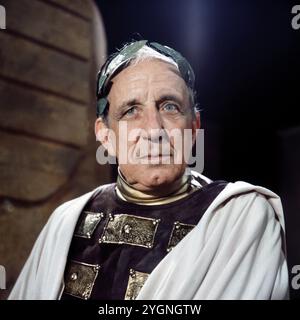 Ein Abend mit O. E. hasse, ZDF Special mit dem Schauspieler O. E. hasse, 1974, Regie: Alfred Weidenmann, Szene: O. E. hasse als Caesar im Theaterstück: Caesar und Cleopatra von George Bernard Shaw. Stockfoto