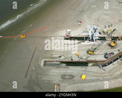 Verbindung eines Seekabels von einem Offshore-Windpark zu einem Onshore-Stromdrehkreuz in Wijk aan Zee, Niederlande Stockfoto