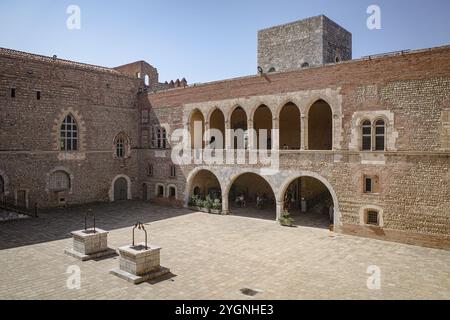 Perpignan, Frankreich - 24. August 2024: Palais des ROIs de Majorque, ein touristisches Wahrzeichen in Perpignan, Frankreich Stockfoto