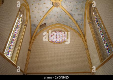 Perpignan, Frankreich - 24. August 2024: Innenkapelle im Palast der Könige von Mallorca, Perpignan, Frankreich Stockfoto