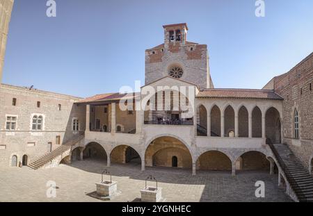 Perpignan, Frankreich - 24. August 2024: Palais des ROIs de Majorque, ein touristisches Wahrzeichen in Perpignan, Frankreich Stockfoto