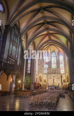 Perpignan, Frankreich - 27. August 2024: Innere der Kathedrale Saint Jean aus dem 14. Jahrhundert, Perpignan, Pyrenäen Orientales Stockfoto