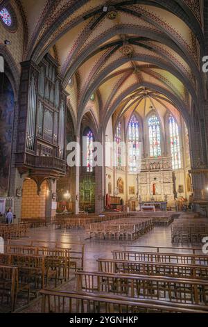 Perpignan, Frankreich - 27. August 2024: Innere der Kathedrale Saint Jean aus dem 14. Jahrhundert, Perpignan, Pyrenäen Orientales Stockfoto