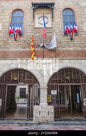 Perpignan, Frankreich - 27. August 2024: Rathaus, (Hotel de Ville), Perpignan, Pyrenäen-Orientales, Frankreich Stockfoto