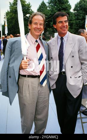 TV Moderator Max Schautzer mit ARD Sportschau-Moderator Werner Zimmer, alias Mr. Sportschau, um 1991. Stockfoto
