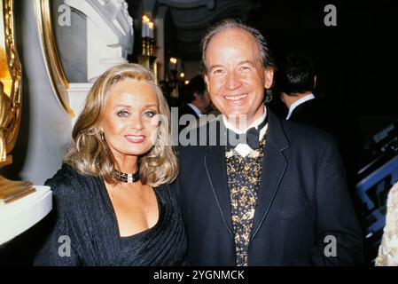 Fernsehmoderator Max Schautzer mit Ehefrau Gundel, um 1994. Stockfoto