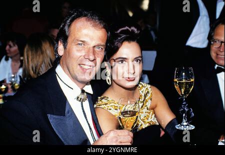 Wolfang Fierek und Schauspiel-Kollegin Simone Thomalla spielen in der TV-Serie: Ein Bayer auf Rügen, hier beide bei einem Event, um 1993. Stockfoto