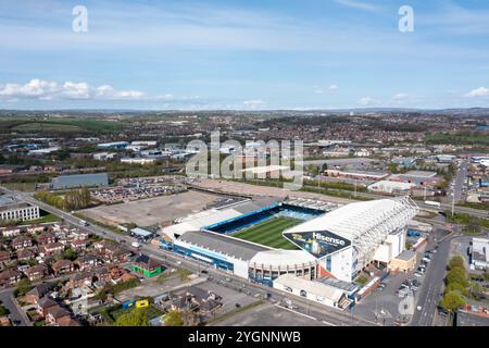 Leeds UK, 4. Mai 2022: Luftbild des berühmten Fußballstadions Elland Road in Leeds, West Yorkshire, England, in dem Leeds United Footb beheimatet ist Stockfoto