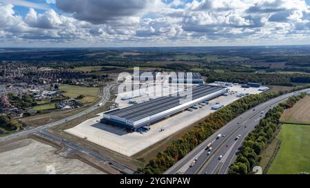 Barsley Sheffield, 28.. September 2022: Luftdrohnenaufnahme des neu errichteten Evri-Verteilzentrums in Sheffield, Großbritannien, mit der n Stockfoto