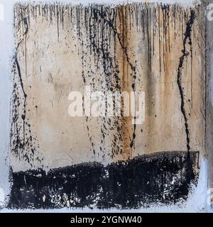 Die Textur des Wandhintergrunds mit Tropfen Spritzer Farbe auftragen Stockfoto