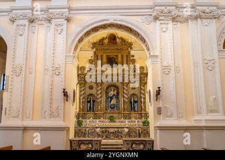 Altar der Kirche Chiesa di San Francesco d’Assisi in Gallipoli, Apulien, Italien, Europa | Kirche des Heiligen Franziskus von Assisi Altar, Gallipoli, Apulien Stockfoto