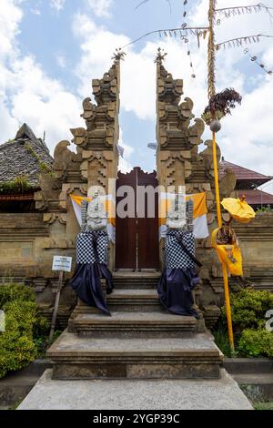 Candi Bentar, Split Gateway, traditionelles balinesisches Dorf Penglipuran, Bangli Bezirk, Bali, Indonesien, Südostasien, Asien Stockfoto