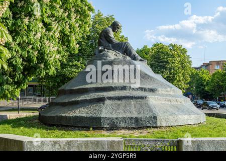 Denkmal für Taras Schewtschenko in der Stadt Romny, Region Sumy, Ukraine. Taras Schewtschenko ist ein ukrainischer Dichter, Schriftsteller, Künstler, öffentliches und politisches fi Stockfoto