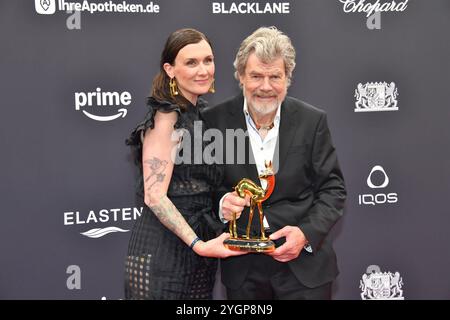Reinhold Messner mit Ehefrau Diane Messner / Bambi 2024 / Verleihung des Goldenen REHS / Bavaria-Studios / München / 07. November 2024 *** Reinhold Messner mit Ehefrau Diane Messner Bambi 2024 Award der Golden Deer Bavaria Studios München 07. November 2024 Stockfoto
