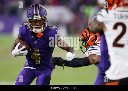 Baltimore, MD, USA. November 2024. Baltimore Ravens Wide Receiver Zay Flowers (4) in Aktion während eines Spiels gegen die Cincinnati Bengals im M&T Bank Stadium in Baltimore, MD. Foto/Mike Buscher/Cal Sport Media/Alamy Live News Stockfoto