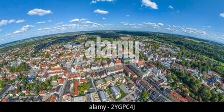 Ausblick auf Fürstenfeldbruck, Kreisstadt in der Metropolregion München die oberbayerische Stadt Fürstenfeldbruck an der Amper im Luftb Fürstenfeldbru Stockfoto