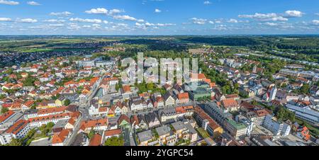 Ausblick auf Fürstenfeldbruck, Kreisstadt in der Metropolregion München die oberbayerische Stadt Fürstenfeldbruck an der Amper im Luftb Fürstenfeldbru Stockfoto