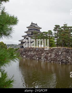 Matsumoto Castle, auch bekannt als Fukashi Castle, ist eine der wichtigsten historischen Burgen Japans. Stockfoto