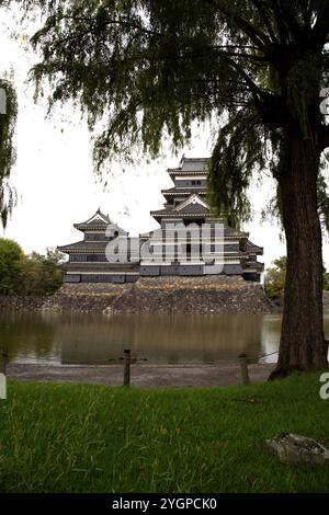 Matsumoto Castle, auch bekannt als Fukashi Castle, ist eine der wichtigsten historischen Burgen Japans. Stockfoto