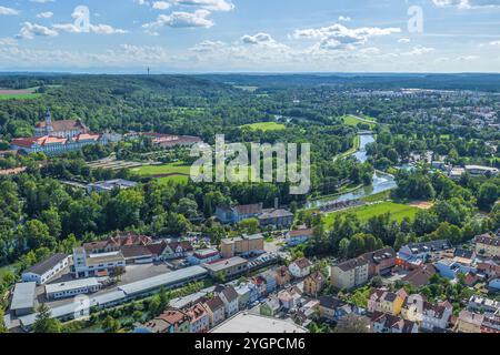 Ausblick auf Fürstenfeldbruck, Kreisstadt in der Metropolregion München die oberbayerische Stadt Fürstenfeldbruck an der Amper im Luftb Fürstenfeldbru Stockfoto