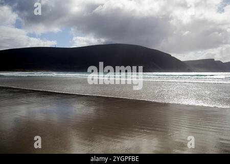 Kielstrand Strand und Minaun am bewölkten Tag wilde atlantic Way achill Island, County Mayo, republik irland Stockfoto