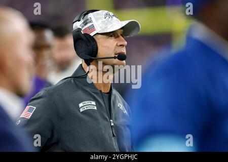 Baltimore, MD, USA. November 2024. Baltimore Ravens Cheftrainer John Harbaugh während eines Spiels gegen die Cincinnati Bengals im M&T Bank Stadium in Baltimore, MD. Foto: Mike Buscher/Cal Sport Media/Alamy Live News Stockfoto