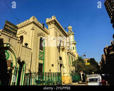 Kairo, Ägypten, 28. Oktober 2024: Scheich-Kishk-Moschee oder ehemals Ain-al-Hayat-Moschee, benannt nach scheich Abdulhamid Kishk, einem ägyptischen Preak Stockfoto