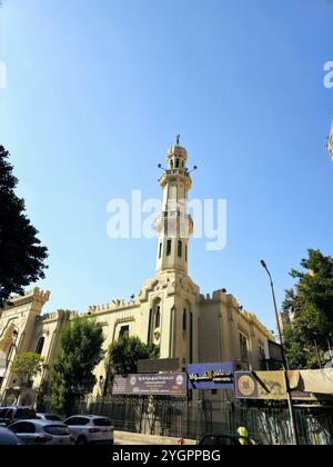 Kairo, Ägypten, 28. Oktober 2024: Scheich-Kishk-Moschee oder ehemals Ain-al-Hayat-Moschee, benannt nach scheich Abdulhamid Kishk, einem ägyptischen Preak Stockfoto