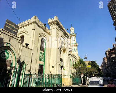 Kairo, Ägypten, 28. Oktober 2024: Scheich-Kishk-Moschee oder ehemals Ain-al-Hayat-Moschee, benannt nach scheich Abdulhamid Kishk, einem ägyptischen Preak Stockfoto