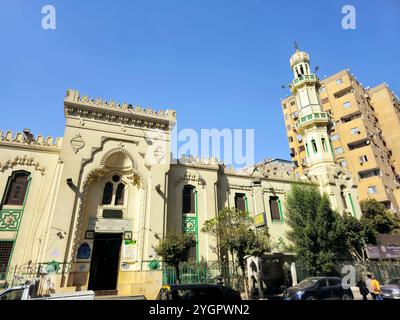 Kairo, Ägypten, 28. Oktober 2024: Scheich-Kishk-Moschee oder ehemals Ain-al-Hayat-Moschee, benannt nach scheich Abdulhamid Kishk, einem ägyptischen Preak Stockfoto