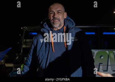 Alex Sanderson (Sale Sharks Director of Rugby) kommt vor dem Premiership Cup Spiel im Salford Community Stadium, England. Quelle: Samuel Wardle/Alamy Live News Stockfoto