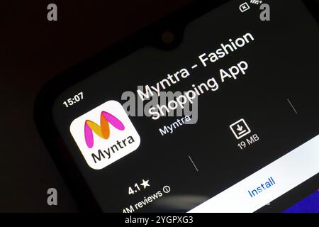 November 2024, Brasilien. In dieser Fotoabbildung wird das Logo der Myntra - Fashion Shopping App auf einem Smartphone-Bildschirm angezeigt. Stockfoto