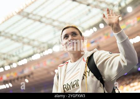 Paris, Frankreich. August 2024. PUDENZ Kristin (Deutschland) winkt beim verlassen des Stadions, Diskuswurf, Frauen, Qualifikation, FRA, Olympische Spiele Paris 2024, Leichtathletik, Abendsession, 02.08.2024 Foto: Eibner-Pressefoto/Michael Memmler Credit: dpa/Alamy Live News Stockfoto