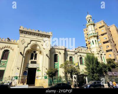 Kairo, Ägypten, 28. Oktober 2024: Scheich-Kishk-Moschee oder ehemals Ain-al-Hayat-Moschee, benannt nach scheich Abdulhamid Kishk, einem ägyptischen Preak Stockfoto