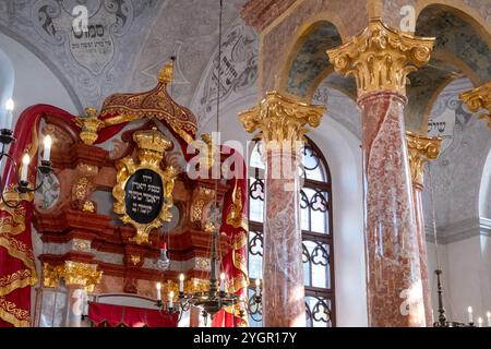 Die letzte erhaltene Synagoge in Mikulov, Tschechien. Sie wurde im barocken Stil erbaut und erhielt den Namen Alte oder obere Synagoge. Stockfoto