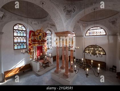 Die letzte erhaltene Synagoge in Mikulov, Tschechien. Sie wurde im barocken Stil erbaut und erhielt den Namen Alte oder obere Synagoge. Stockfoto